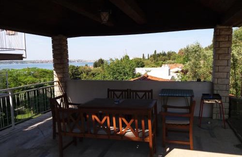 Portoroz House | Oceanfront Apartment Černetič: Pet-Friendly & Rated 8.9