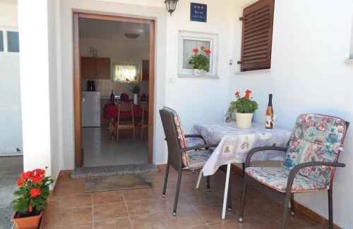 Strmac Apartment | Charming Apartment Štrmac: Guest Rated 9.3 & Family-Friendly