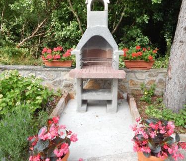 Strmac Apartment | Charming Apartment Štrmac: Guest Rated 9.3 & Family-Friendly