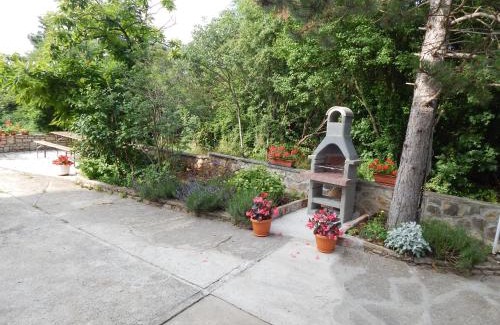 Strmac Apartment | Charming Apartment Štrmac: Guest Rated 9.3 & Family-Friendly