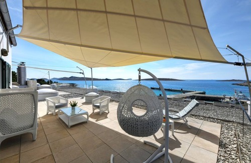 Kornati Apartment | Comfortable Stay at Apartment Žakan with Kitchen & Breakfast