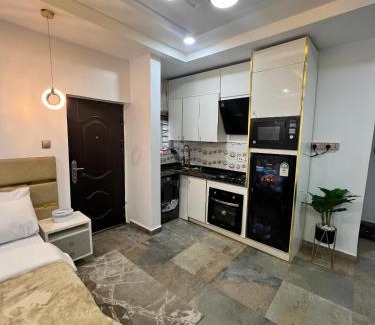 Port Harcourt Apartment | Family-Friendly Apartment 004 Royale - Your Ideal Getaway