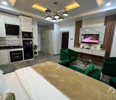 Port Harcourt Apartment | Family-Friendly Apartment 004 Royale - Your Ideal Getaway