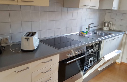 Kressbronn Apartment | Apartment '1, 70 Qm' with Shared Garden, Balcony and Wi-Fi