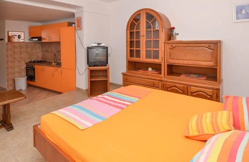 Orebic Apartment | Cozy 1-Bedroom Apartment for 4 Guests with Kitchen Access