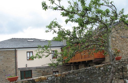 Fonsagrada Cottage | Comfortable Apartment 1 Casa da Bastida with Spa & Kitchen