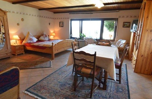 Bermel Bed & Breakfast | Cozy Apartment for 2-3 Guests at Pension Eifelblick