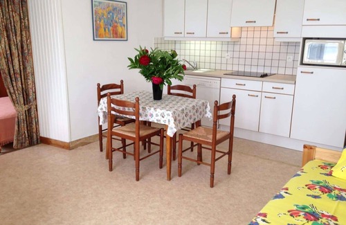 Finistere Apartment | Cozy Apartment 1: Your Ideal Getaway Awaits
