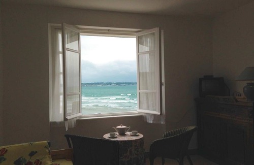 Finistere Apartment | Cozy Apartment 1: Your Ideal Getaway Awaits