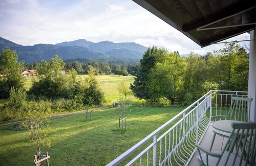 Villach Apartment | Family-Friendly Apartment 1 Gartenruhe with Garden Access