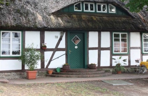 Muritz Apartment | Cozy Apartment 1 at Landhaus Damerow - Pet & Child Friendly