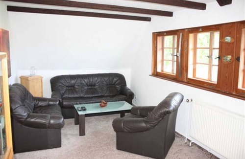 Muritz Apartment | Cozy Apartment 1 at Landhaus Damerow - Pet & Child Friendly