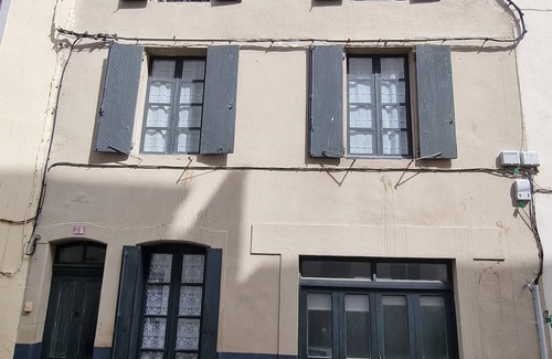 Bastide Saint-Louis Apartment | Cozy Merlot Apartment for Two with Kids’ Amenities