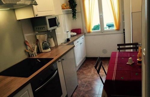 La Californie Condo | Relax in Apartment 1 Palais Henri IV with Spa and Breakfast