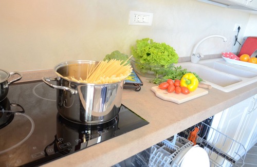 Constanta Apartment | Cozy Apartment with Ocean View and Kitchen near Black Sea