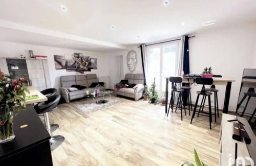 Peymeinade Apartment | Spacious Apartment with Pool and Terrace for Your Getaway