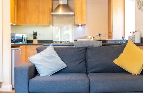 Worksop Apartment | Unforgettable Stay at Apartment 11 - Rated 10/10!