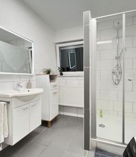 Sundheim Apartment | Modern Apartment 13 - Family-Friendly with 3 Bedrooms