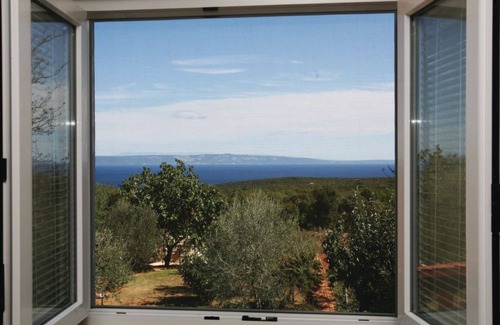 Peruski Apartment | Cozy Apartment 1437/13351 with Ocean View, Near the Beach