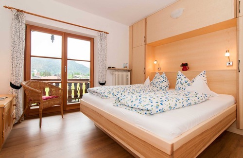 Egern Bed & Breakfast | Oceanfront Comfort at Apartment 16 - Guesthouse Apartments