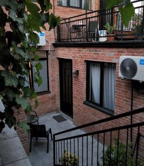 Avlabari Apartment | Cozy Apartment 1905 in Tbilisi, Avlabari - Pet Friendly Stay