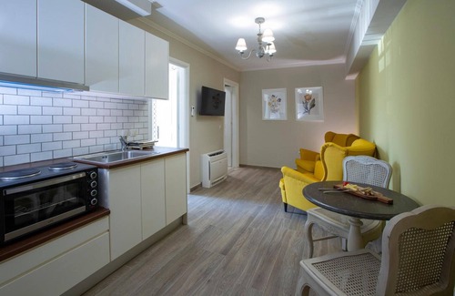 Nidri Apartment | Apartment '1br Suite with Small Balcony' with Balcony and Air Conditioning