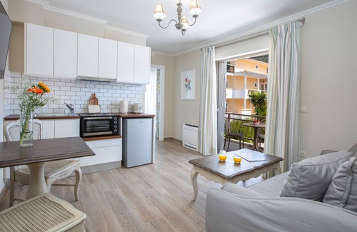 Nidri Apartment | Apartment '1br Suite with Small Balcony' with Balcony and Air Conditioning