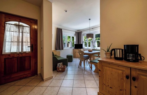 Nalles Apartment | Cozy Mountain View Apartment with Pool and Garden Access