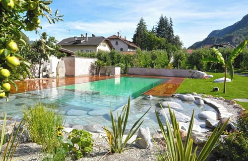Nalles Apartment | Cozy Mountain View Apartment with Pool and Garden Access