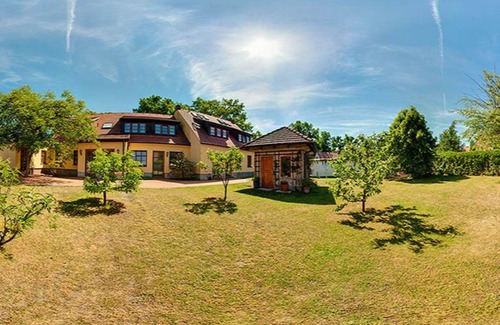 Babelsberg Nord Apartment | Spacious Apartment for 2-6 with Kitchen & Breakfast Included