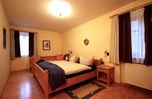 Altnußberg Apartment | Comfortable Ferienwohnung with Kitchen Amenities for Travelers