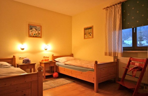 Altnußberg Apartment | Comfortable Ferienwohnung with Kitchen Amenities for Travelers