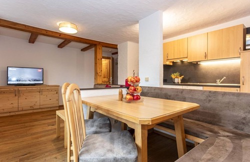 Schonbach Apartment | Top-Rated Apartment 2 - Dreier Martina with Kitchen & Kids' Amenities