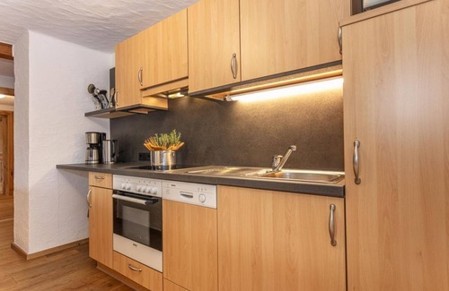 Schonbach Apartment | Top-Rated Apartment 2 - Dreier Martina with Kitchen & Kids' Amenities
