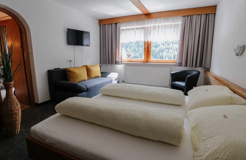 Feichten Apartment | Top-Rated Apartment 2 at Hotel Tia Apart with Family Amenities