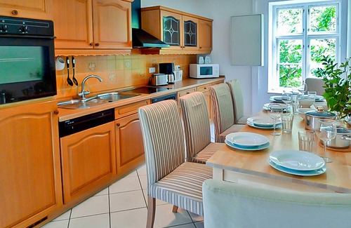Julchendorf Apartment | Spacious Apartment 2 in the Elegant Manor House