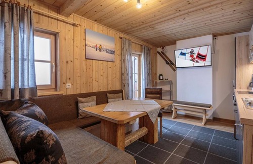 Itter Apartment | Cozy Mountain View Apartment - Appartements Grünholz