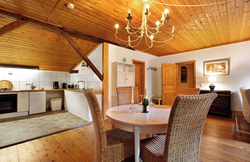 Norddeich Apartment | Apartment '2-raum Ferienwohnung Koje 2' with Shared Garden, and Wi-Fi