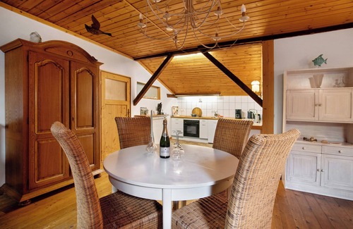 Norddeich Apartment | Apartment '2-raum Ferienwohnung Koje 2' with Shared Garden, and Wi-Fi