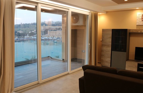 Marsaskala Apartment | Seafront Apartment 2: Guest Rated 9.6/10 with Breakfast