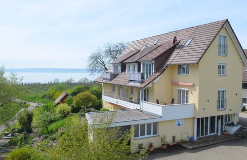 Stetten Apartment | Apartment '2' with Private Terrace, Private Garden and Wi-Fi