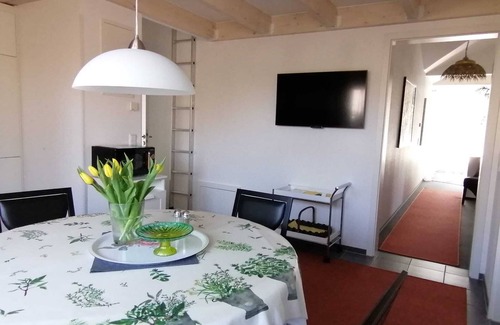 Meersburg Apartment | Apartment '2' with Shared Garden and Wi-Fi