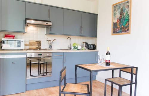 Norwich Cottage | Convenient Apartment 2 | Walk to Norwich City Centre!