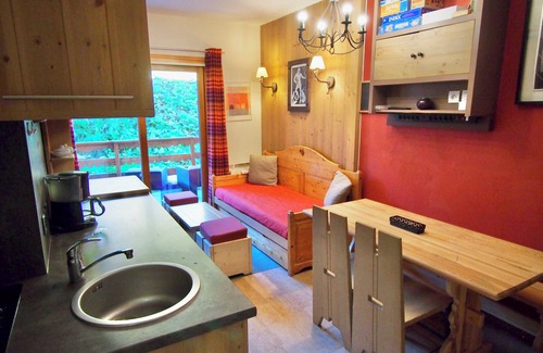Risoul Apartment | Apartment 204: Pet-Friendly Retreat with Pool & Sauna