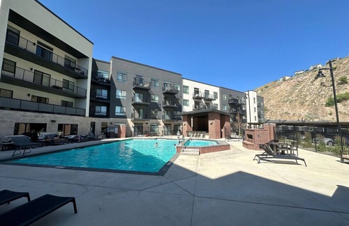 North Salt Lake Apartment | Stylish Apartment 2107 with Pool and Spa Amenities