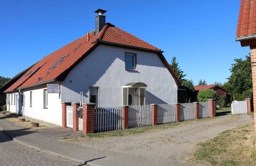 Buelow Apartment | Cozy Apartment with Kitchen by Lake Malchin - High Ratings