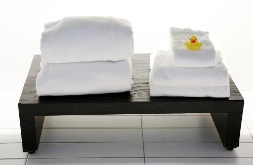Varberg Apartment | Cozy Apartment 24: Family-Friendly with Hot Tub & Breakfast