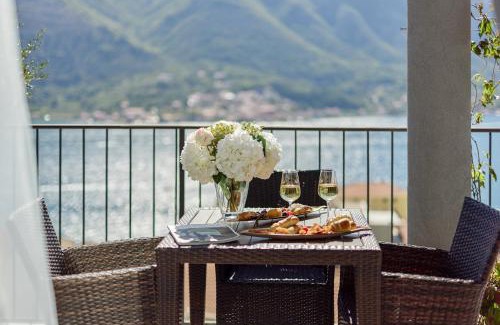 Dobrota Apartment | Apartment 25: Breathtaking Sea View & Family-Friendly