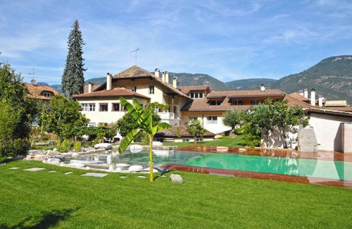 Nalles Apartment | Relaxing Apartment "2SZ Jonathan Kreuzwegerhofnals" with Pool