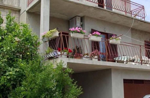 Brna Apartment | Cozy 3-Bedroom Apartment for Up to 7 Guests